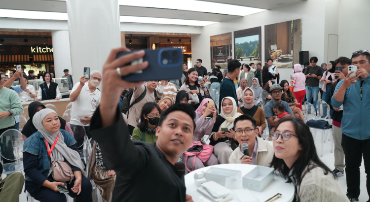 Antrean Panjang untuk Penjualan Awal Oppo Reno13 Series 5G